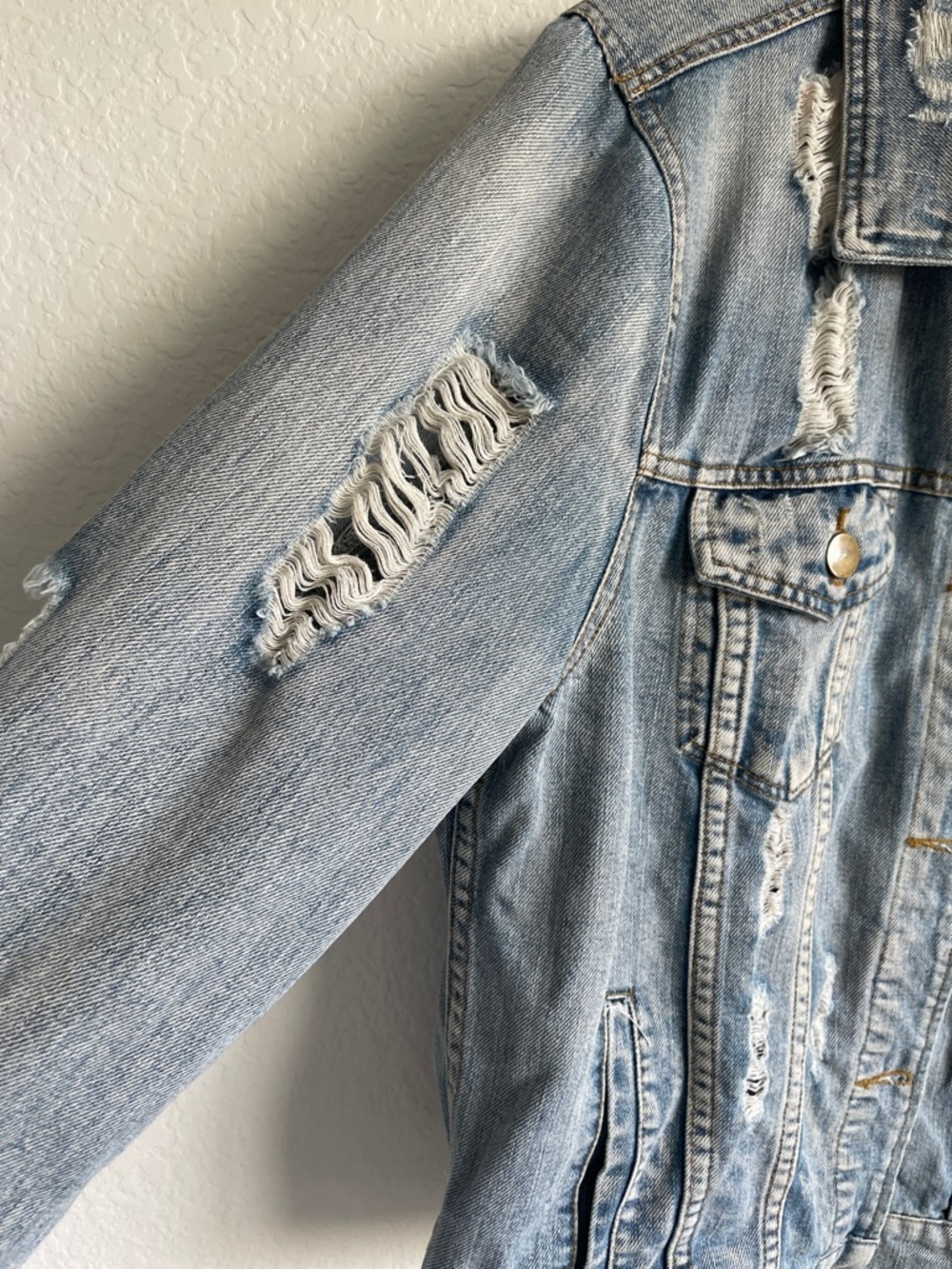 ELLISON Light Blue Distressed Denim Jean Trucker’s Jacket • Medium - Picture 3 of 16